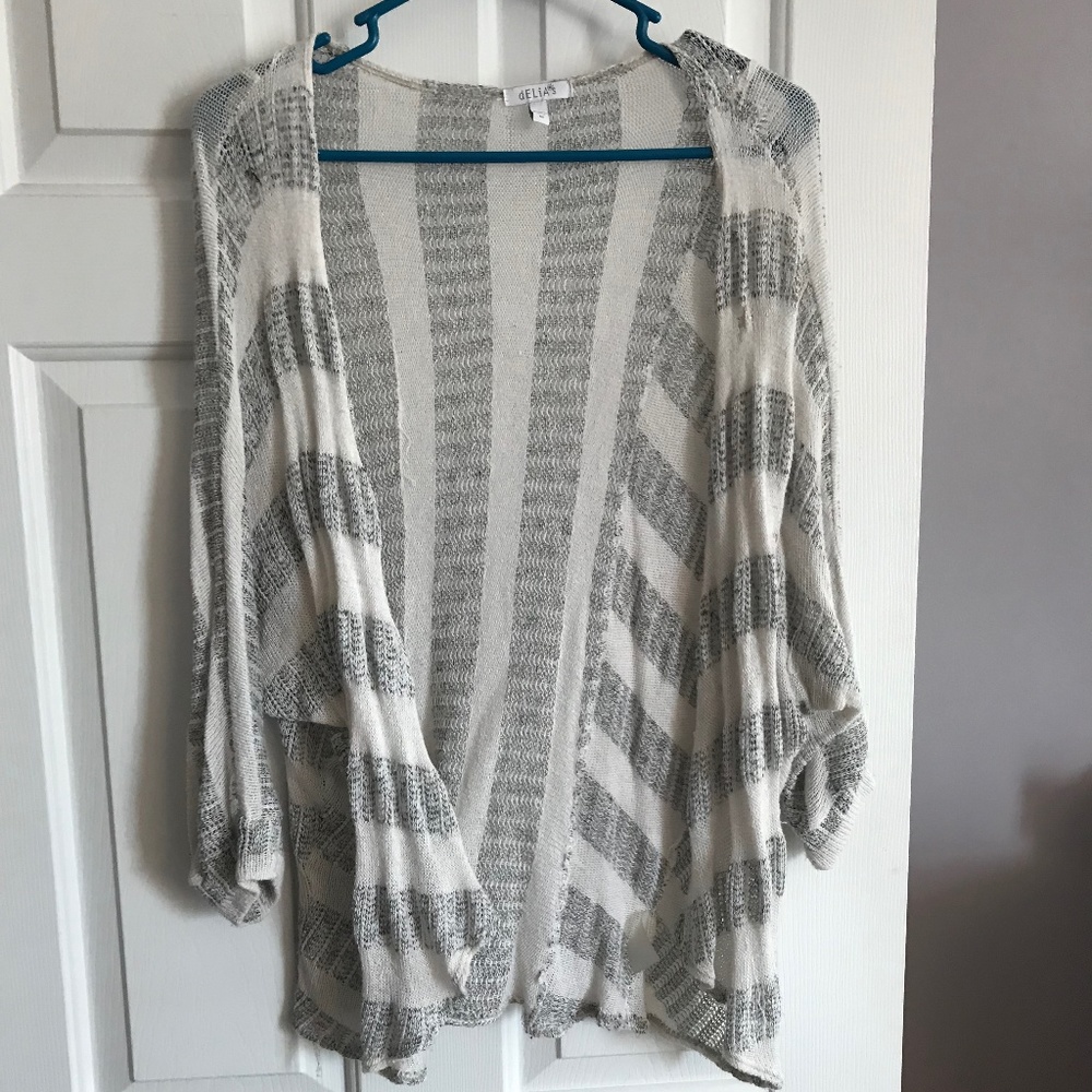Delias Shrug